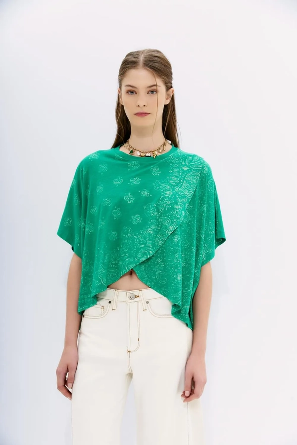 remera destroyed bandani