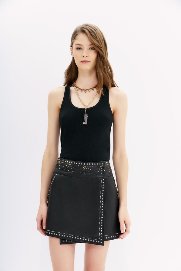falda studs cuero