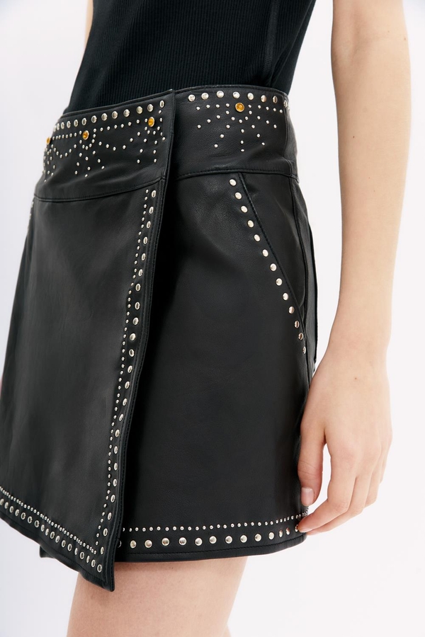 falda studs cuero