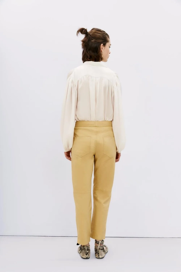 pantalon recto new cuero