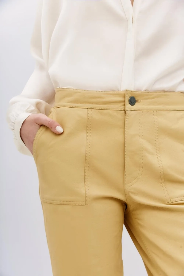 pantalon recto new cuero