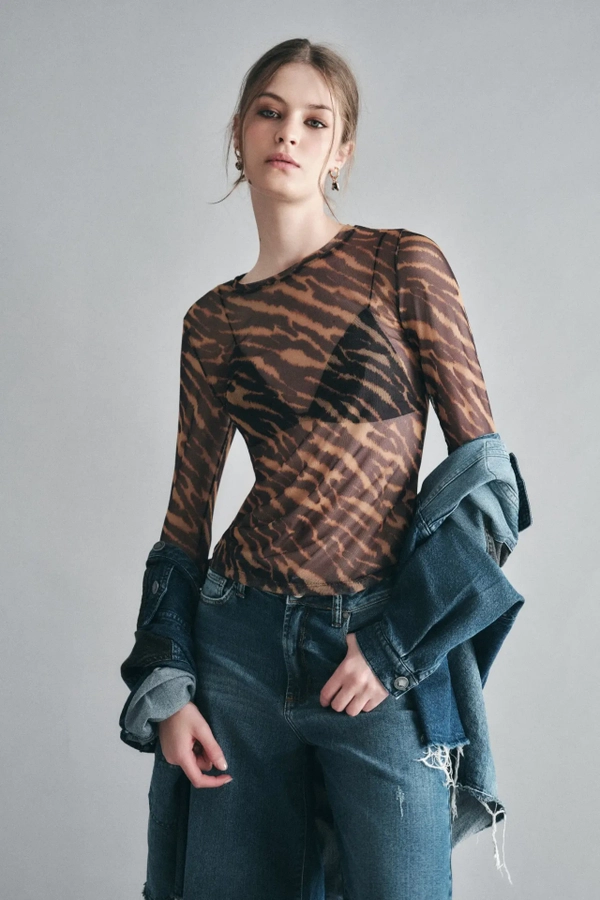 remera mesh animal cebra