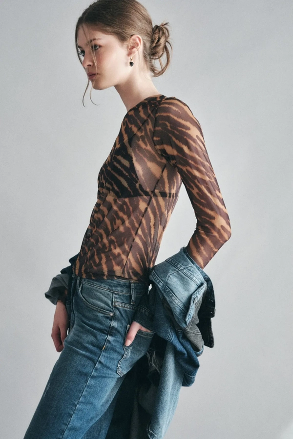 remera mesh animal cebra