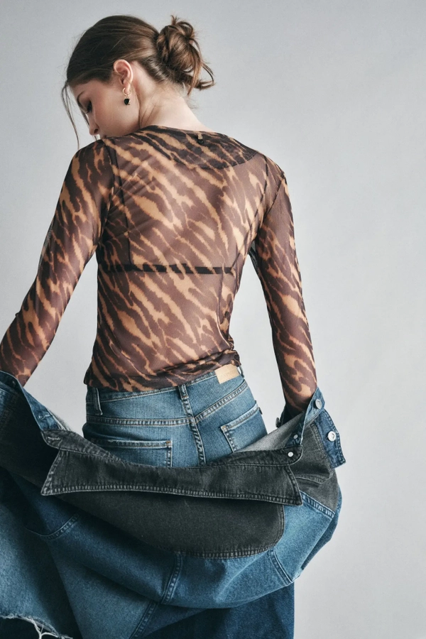 remera mesh animal cebra