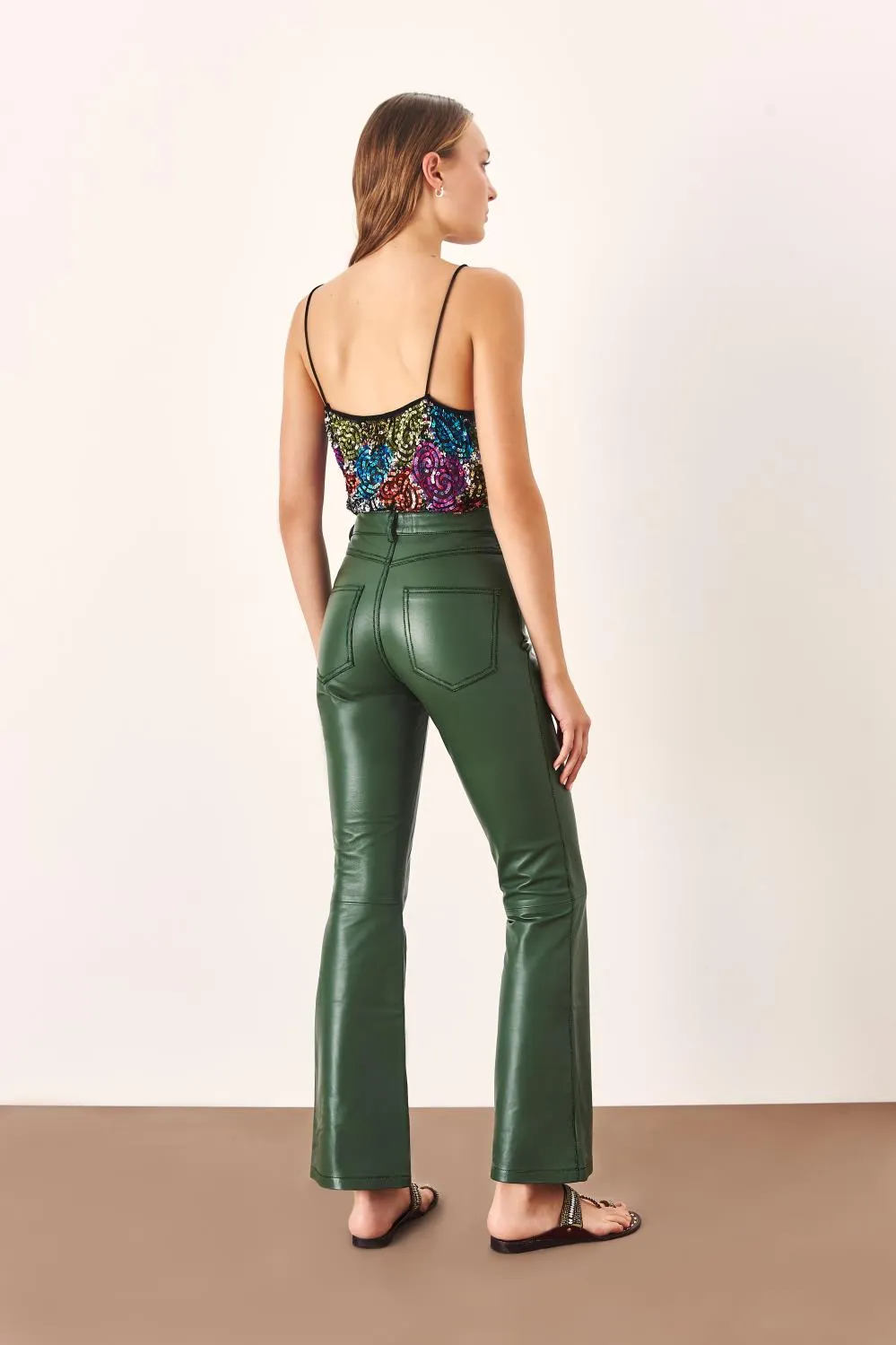 pantalon straight cuero