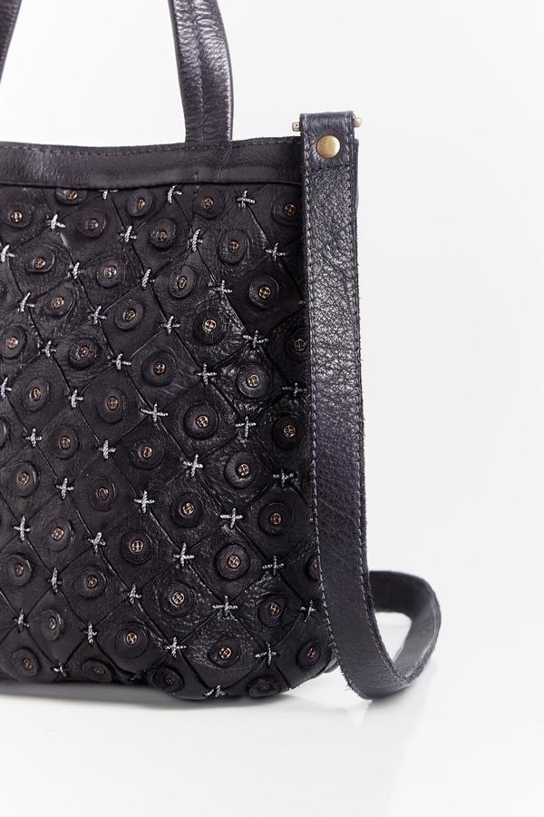 cartera tote buttons