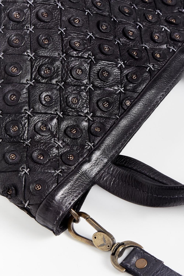 cartera tote buttons