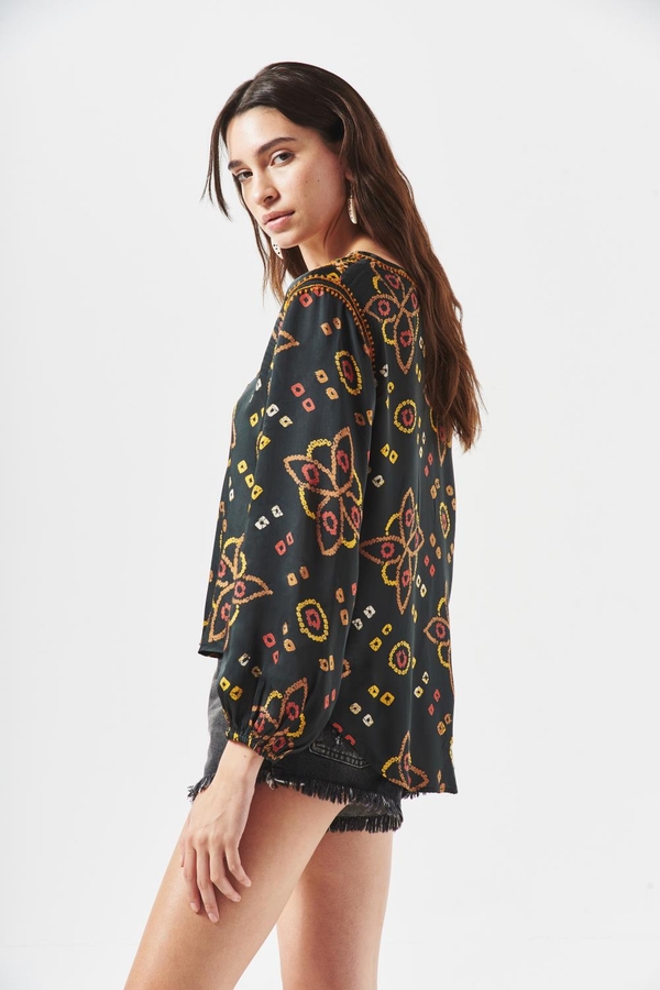 camisa gandha dark bandani