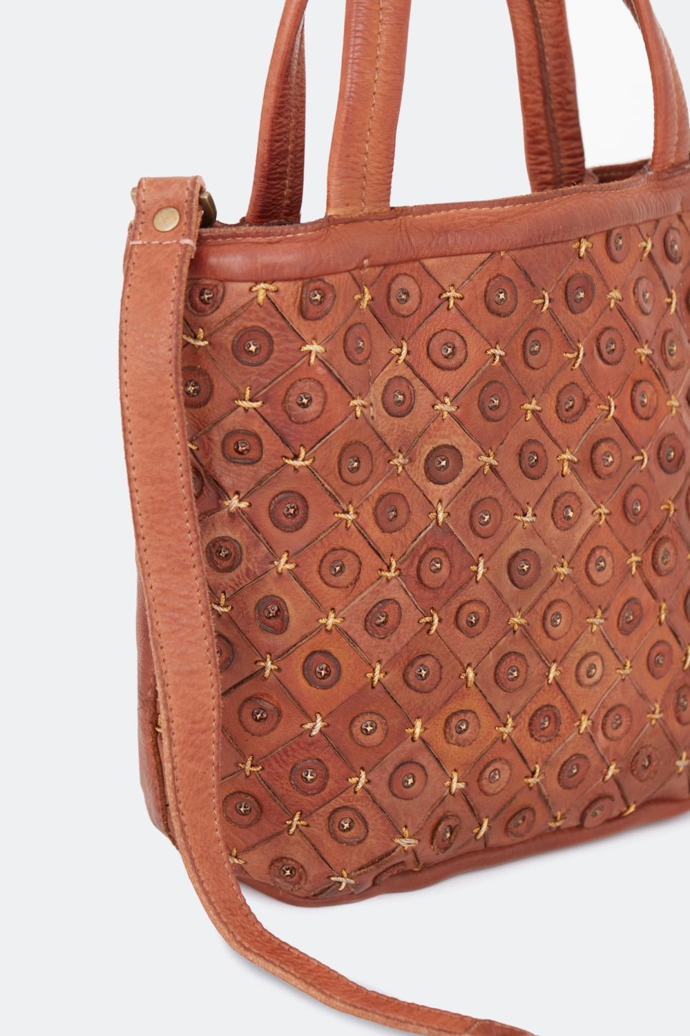 cartera tote buttons