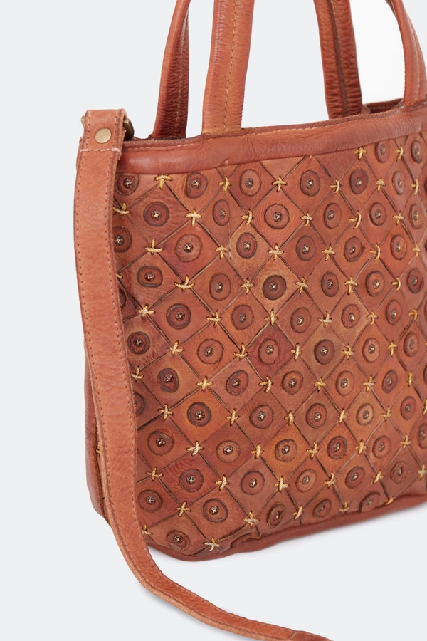 cartera tote buttons