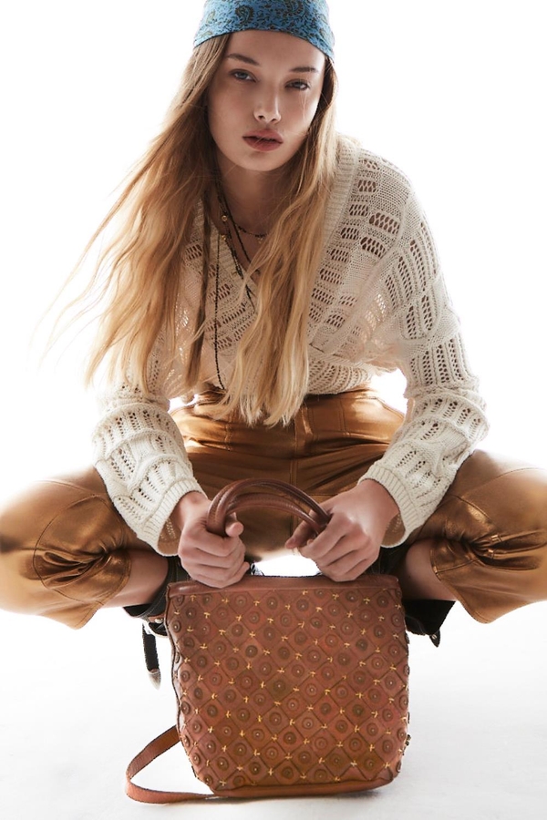 cartera tote buttons