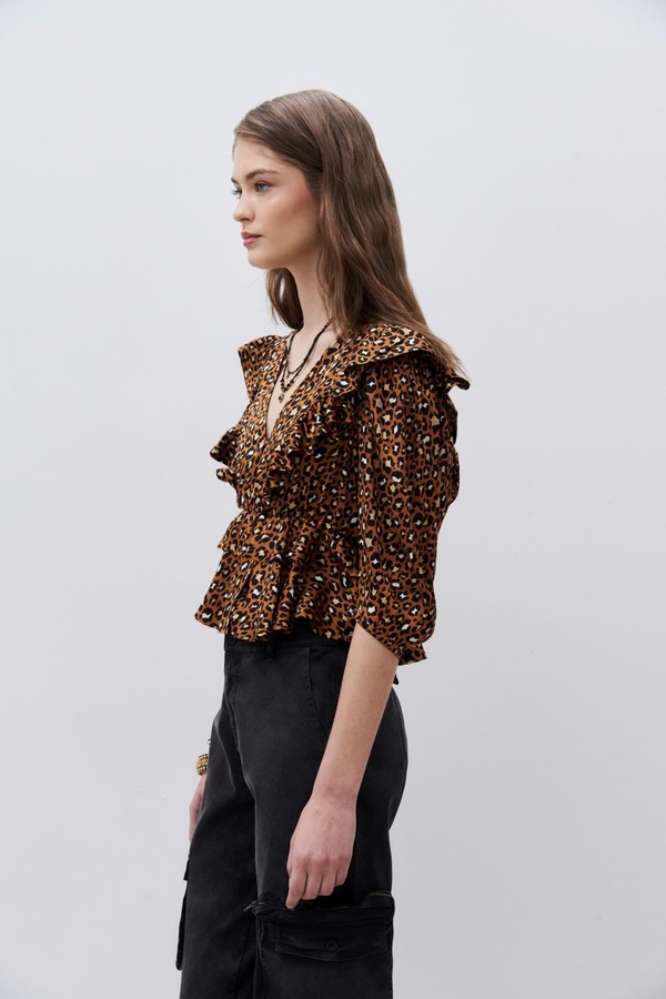 camisa frills caramel