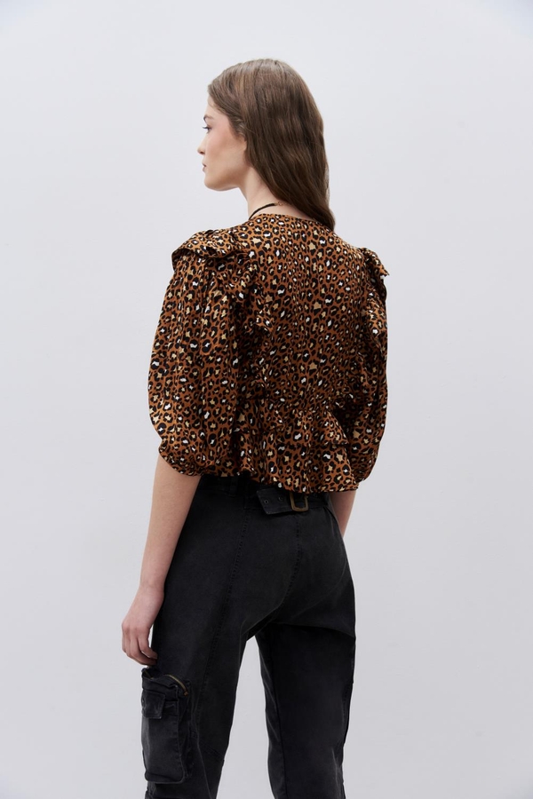 camisa frills caramel