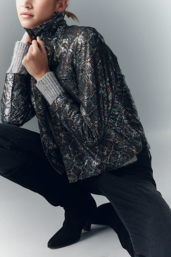 camisa avellana reptile cuero